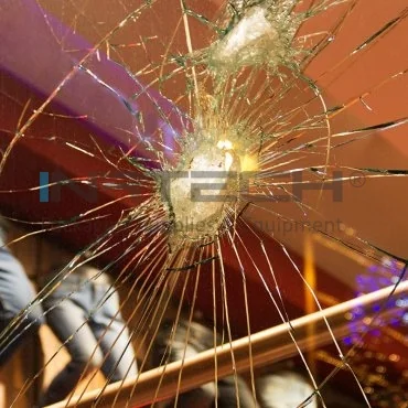 Сигурностно фолио с прозрачен вид, дължина 5 м, ширина 1.52 м, дебелина 120 мк, приложение в интериора