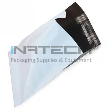 Plic Curierat Standard Dimensiuni 310 x 420 mm, Clapeta 50 mm, Цвят Alb / Negru, Buc / Pachet 100