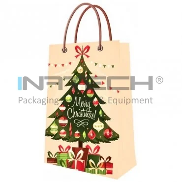 Чанти за подаръци, персонализирани, гланциран външен вид, 190 гр/м2 гланцирана ламинация, размери в мм (дължина × широчина × височина) 150 x 260 x 85, тип дръжка въже, грамаж 190 гр/м2